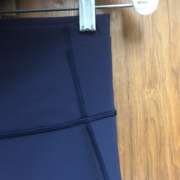 EUC Lululemon Mix & Mesh Crop 21" Midnight Navy Moroccan Blue - Picture 5 of 10